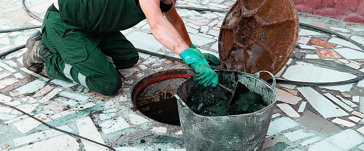 How to Spot Early Warning Signs of a Main Drain Blockage